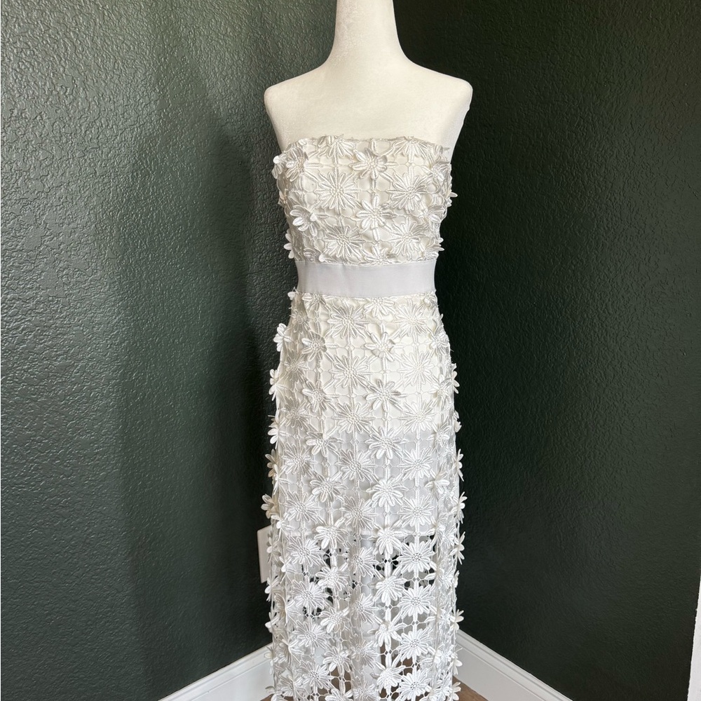 Elegant White Floral Strapless Dress